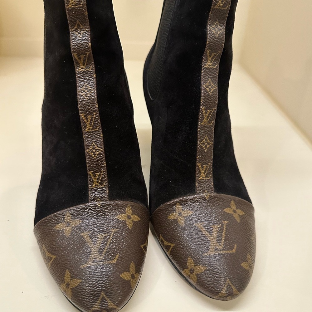Louis Vuitton booty, gorgeous!